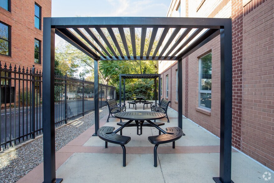 More Photos Of 308 W Rosemary St, Chapel Hill Office For Sale