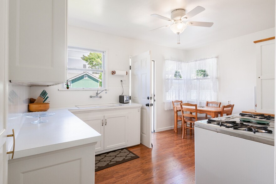 More Photos Of 1633 Del Amo Blvd, Torrance Skilled Nursing Facility For Sale