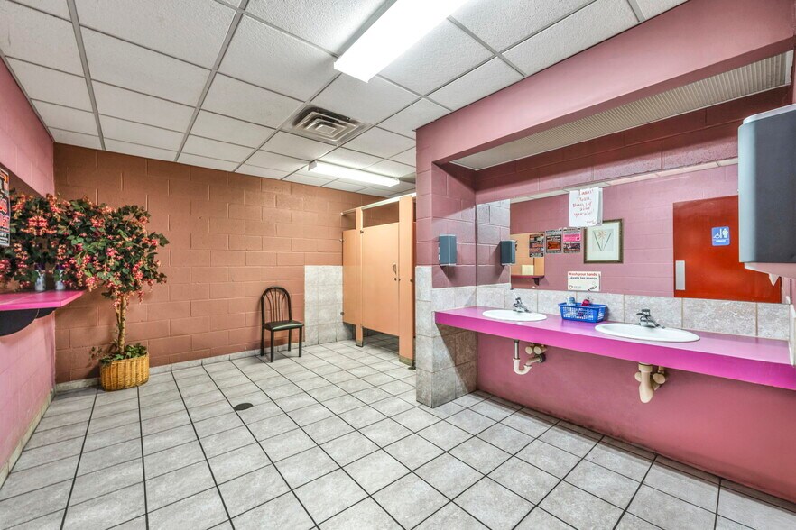 More Photos Of 5348 E Lake Rd, Sheffield Lake Restaurant For Sale