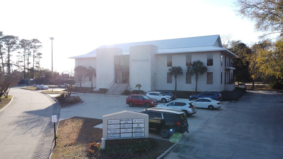 More Photos Of 111 N Causeway Blvd, Mandeville Office For Lease