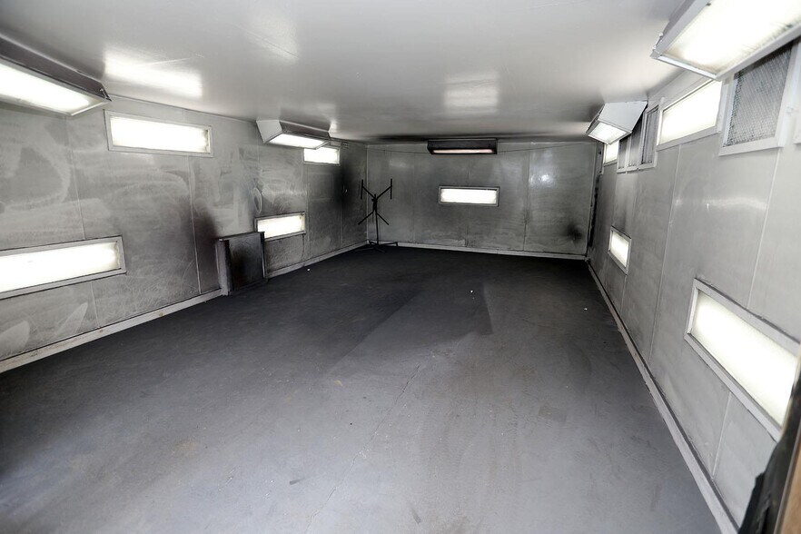 More Photos Of 5013 New York 52, Jeffersonville Auto Repair For Sale