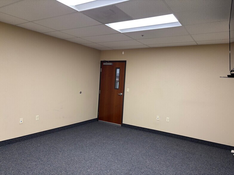 More Photos Of 992 Marchy Ln, Ceres Distribution For Sale