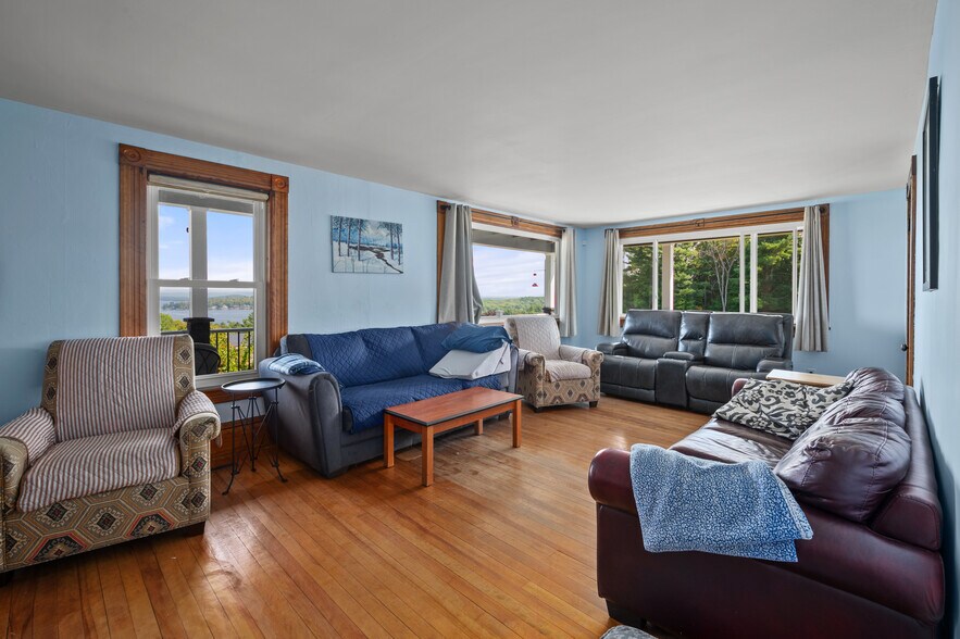 More Photos Of 291 Endicott St N, Laconia Hotel For Sale