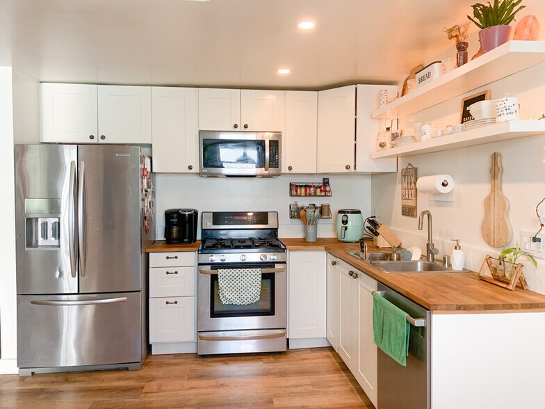 More Photos Of 11835 Gale Ave, Hawthorne Multifamily For Sale