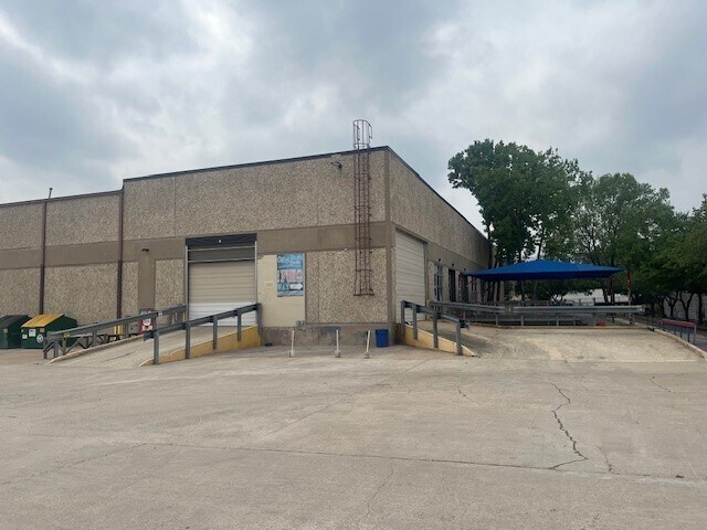 More Photos Of 10420 Metric Blvd, Austin Warehouse For Lease