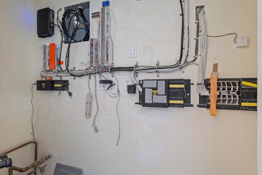 More Photos Of 31961 Hilltop Blvd, Running Springs Loft Creative Space For Sale