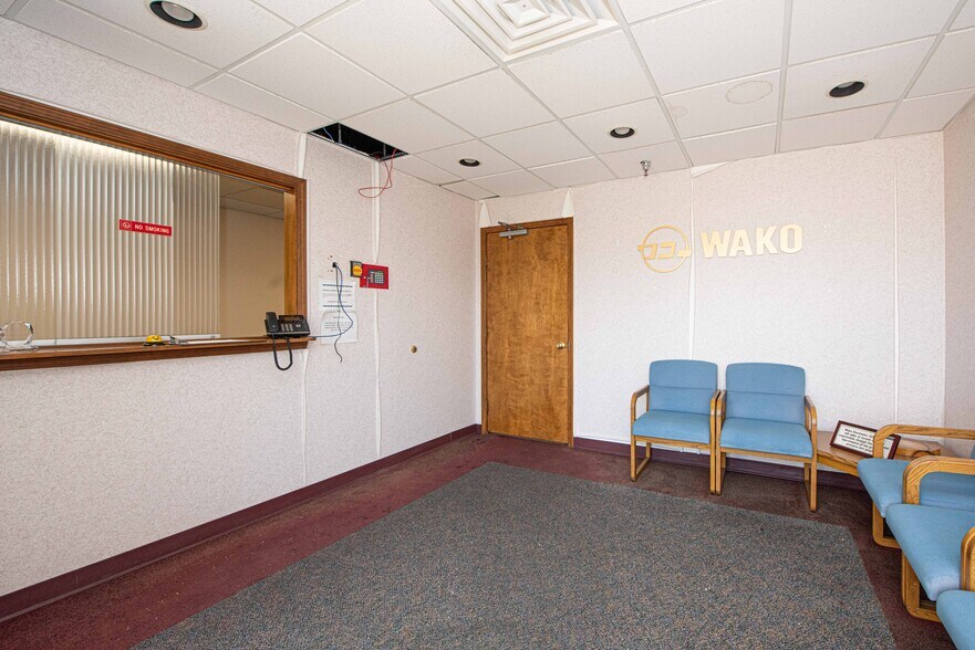 More Photos Of 2105 Production Dr, Louisville Manufacturing For Sale