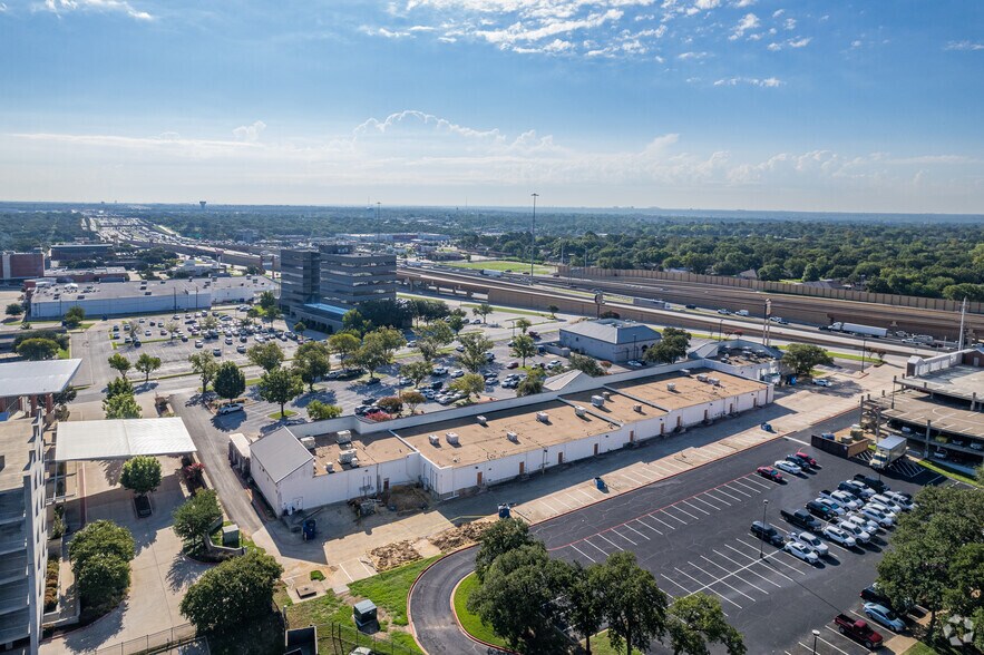 More Photos Of 900 W Airport Fwy, Hurst Unknown For Lease