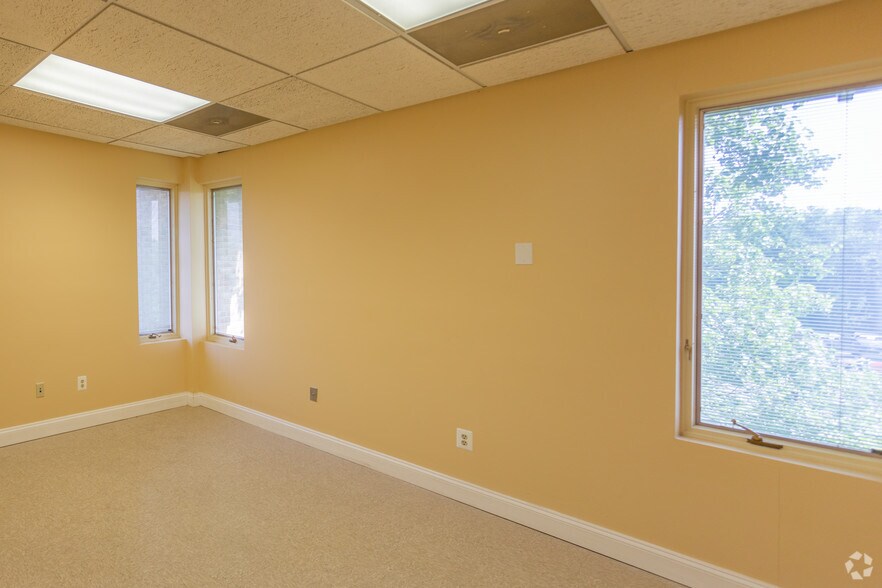 More Photos Of 2 Colgate Dr, Forest Hill Medical For Lease