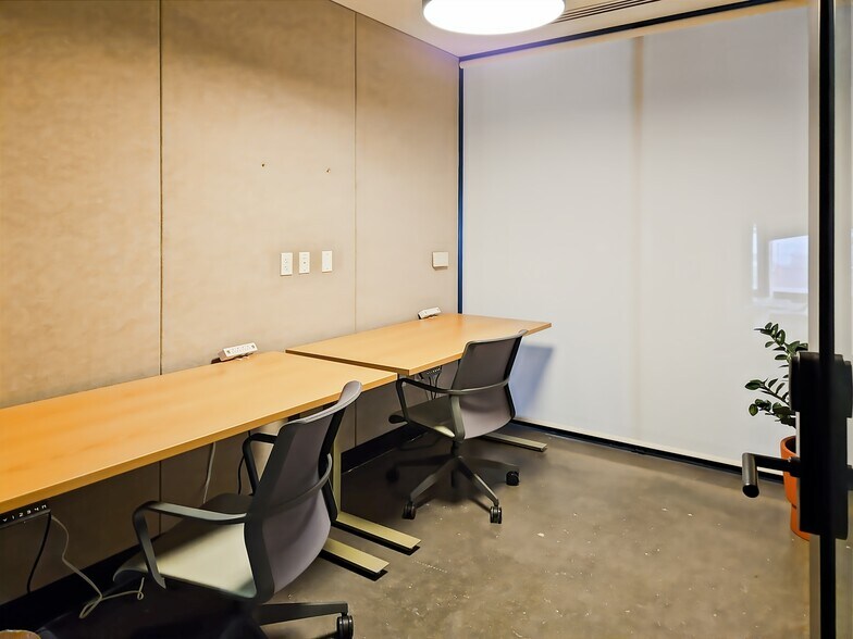 More Photos Of 200 W Monroe St, Phoenix Coworking Space