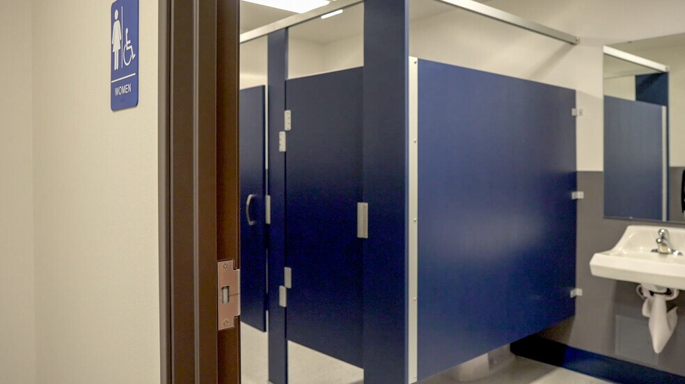 More Photos Of 19405 68th Dr NE, Arlington Manufacturing For Lease