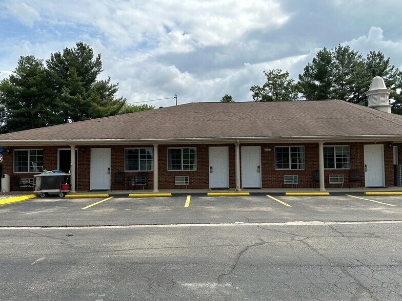 More Photos Of 1500 Edmonton Rd, Tompkinsville Hotel For Sale