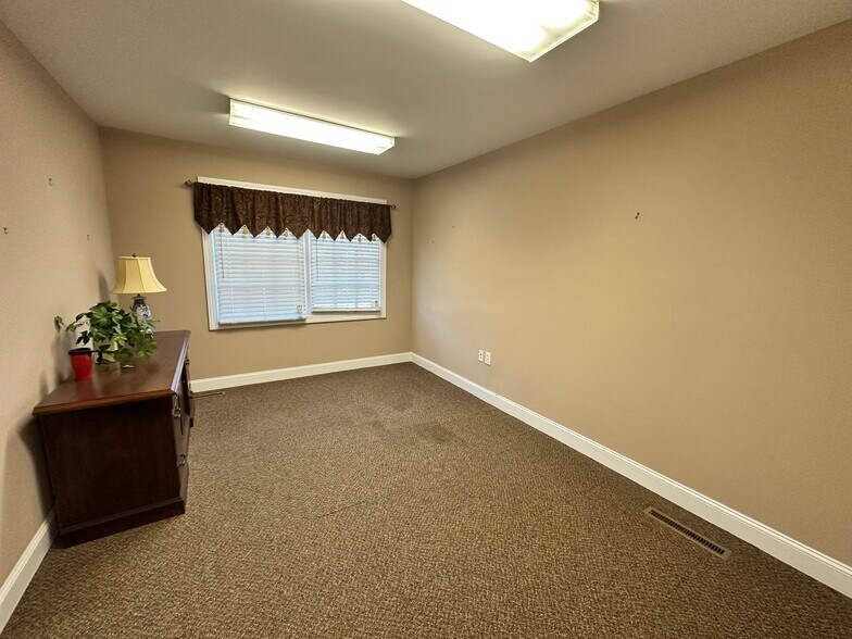 More Photos Of 1714 Dale Earnhardt Blvd, Kannapolis Office For Sale