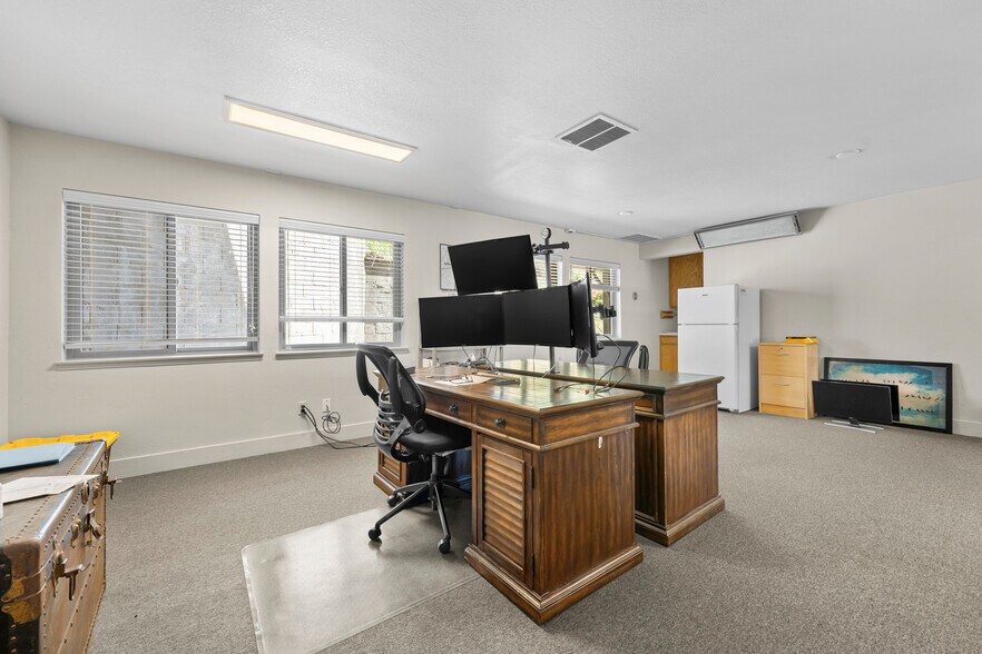 More Photos Of 625 Hwy 50, Zephyr Cove Office For Sale