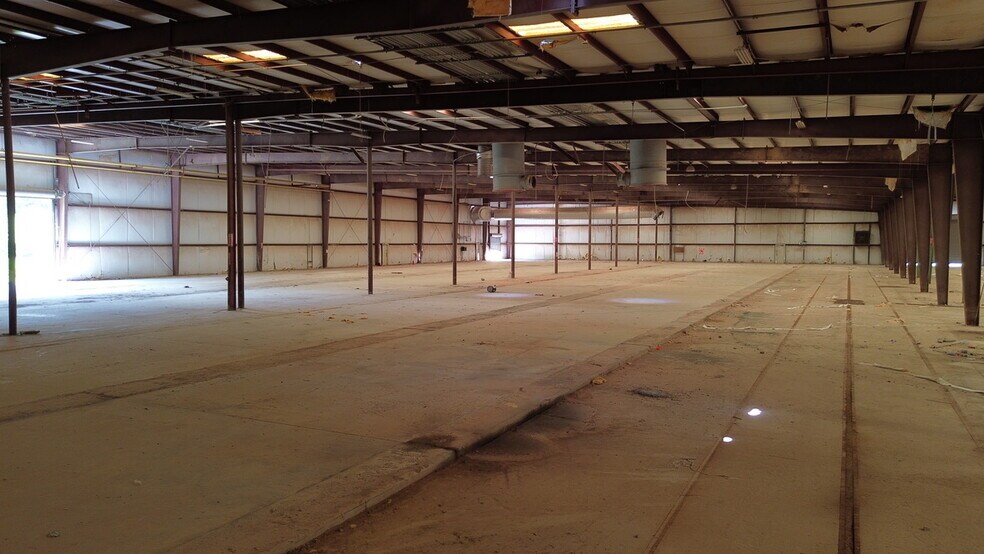 More Photos Of 318 Gordon St, Fairmount Industrial For Sale