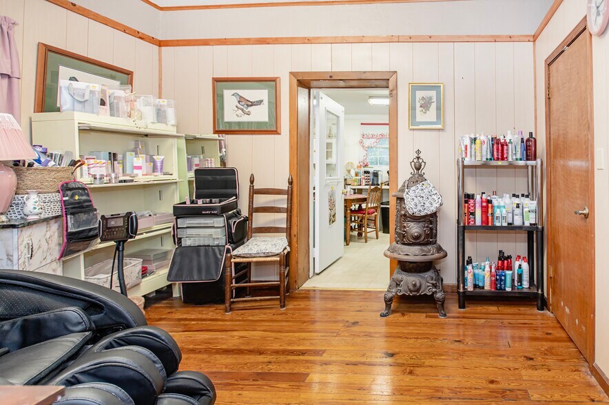 More Photos Of 400 Main St, Clinton Freestanding For Sale