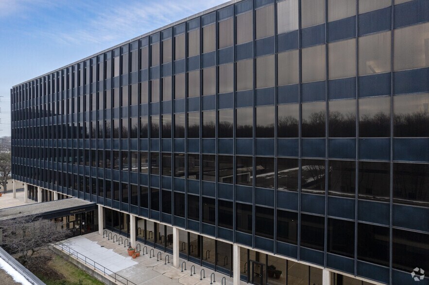 More Photos Of 9855 Woods Dr, Skokie Office For Sale