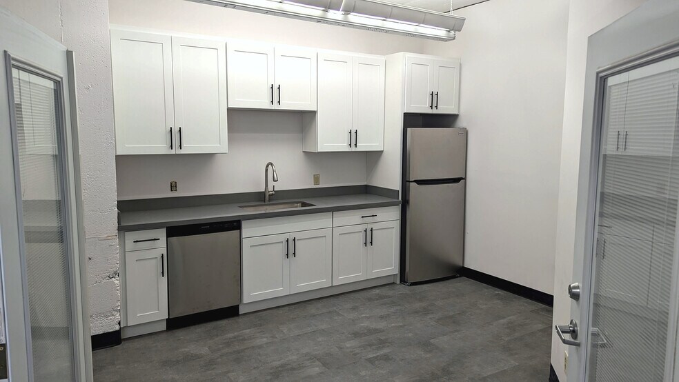 More Photos Of 1501-1505 Western Ave, Seattle Office For Lease