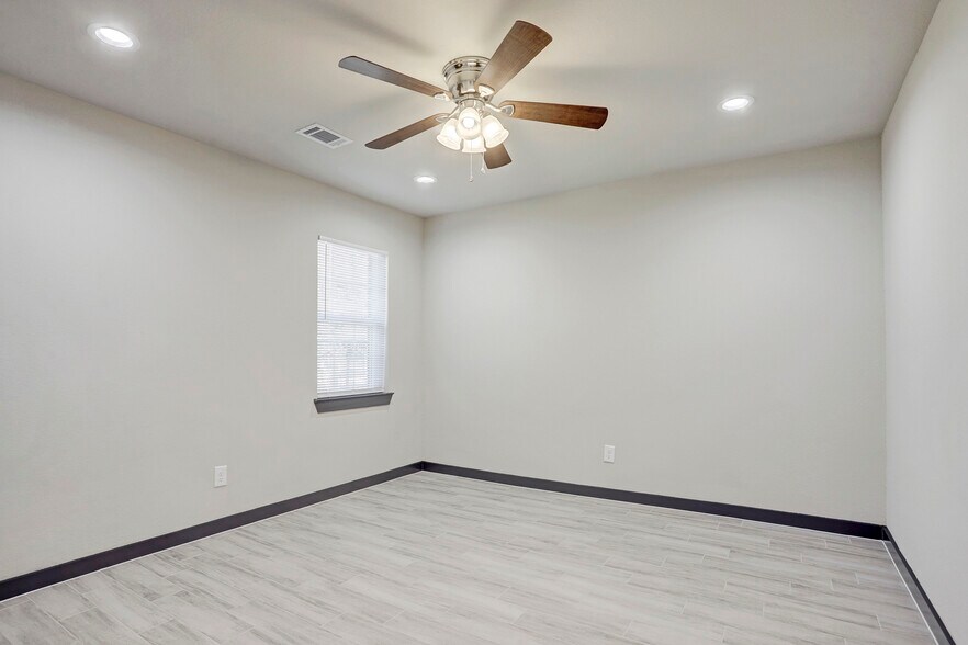 More Photos Of 4610 Denmark St, Houston Multifamily For Sale