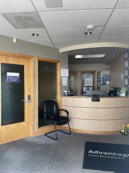 More Photos Of 249 NW 3rd Ave, Canby Office For Sale