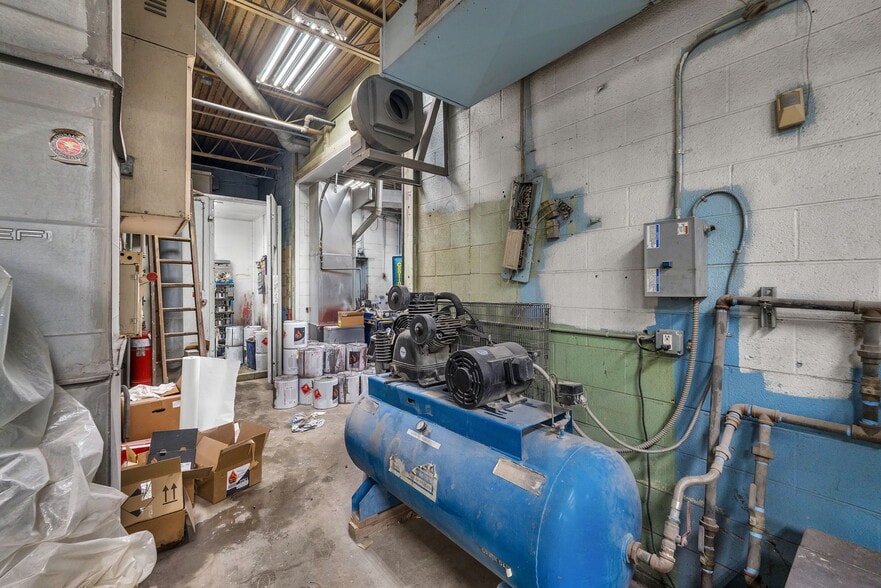 More Photos Of 29300 Goddard Rd, Romulus Manufacturing For Sale