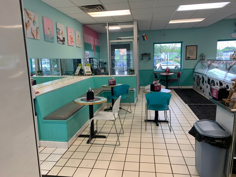 More Photos Of 1702-1740 Fordem Ave, Madison General Retail For Lease