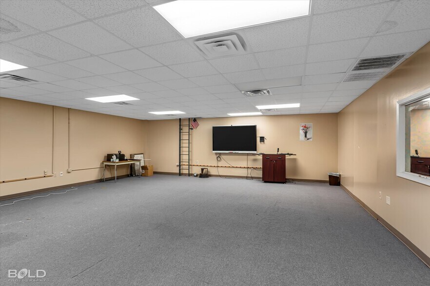 More Photos Of 523 Oxford Rd, Mansfield Office For Sale