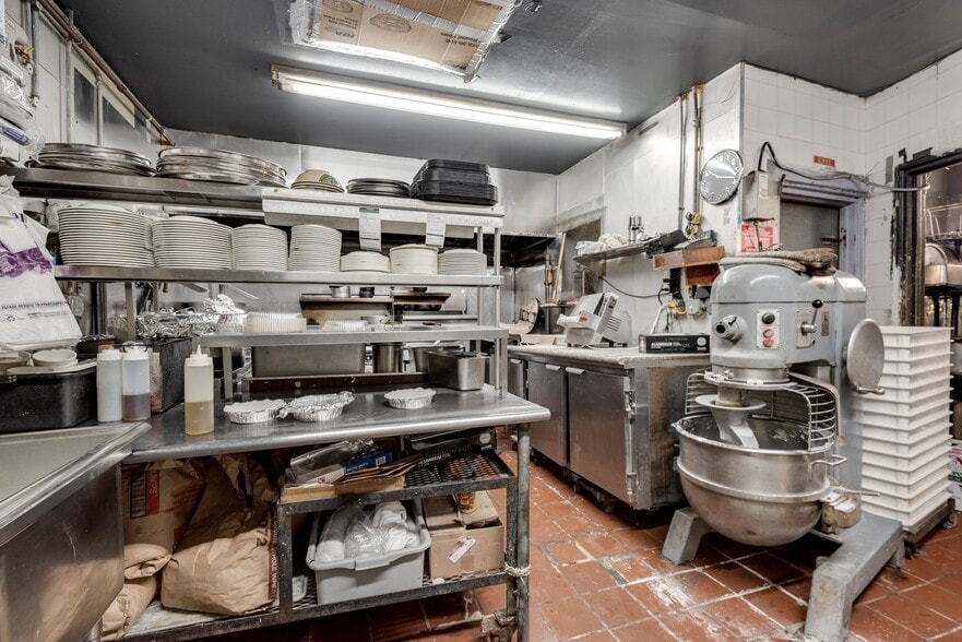More Photos Of 176 Atlantic Ave, Brooklyn Storefront Retail Residential For Sale