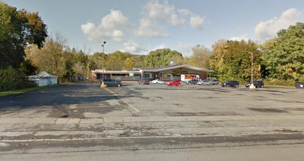 More Photos Of 6320 S Salina Ave, Nedrow Storefront For Lease