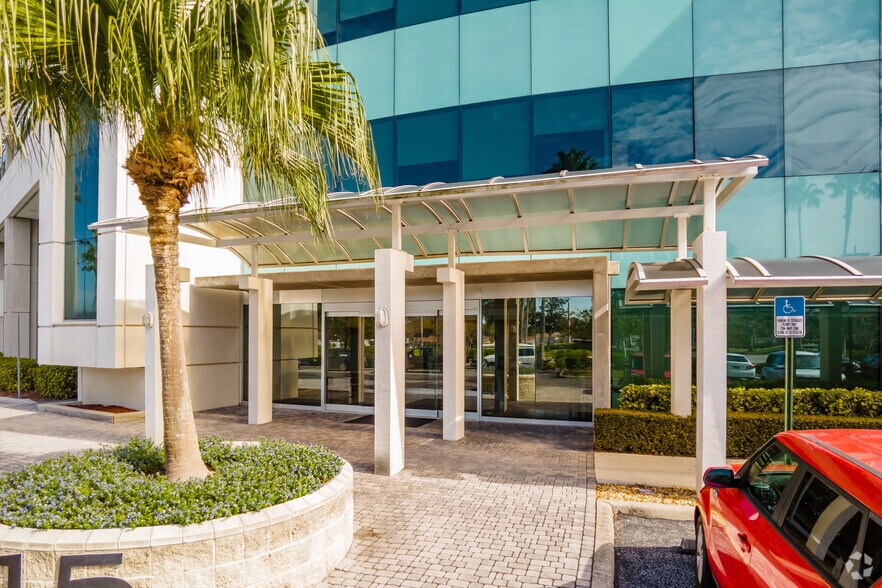More Photos Of 8715 Henderson Rd, Tampa Office For Lease