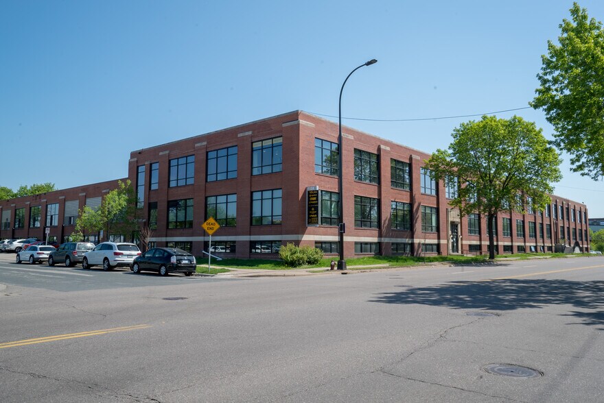 More Photos Of 1621-1701 E Hennepin Ave, Minneapolis Loft Creative Space For Lease