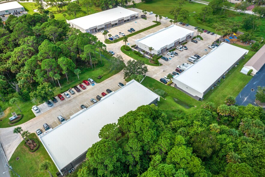 More Photos Of 1535 N Cogswell St, Rockledge Warehouse For Lease