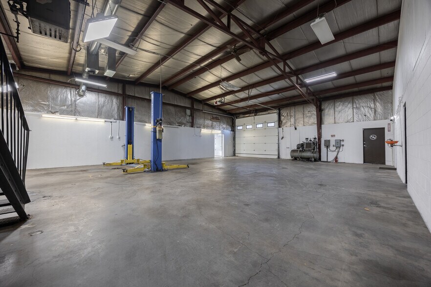 More Photos Of 1245 Memory Ln, Columbus Warehouse For Lease