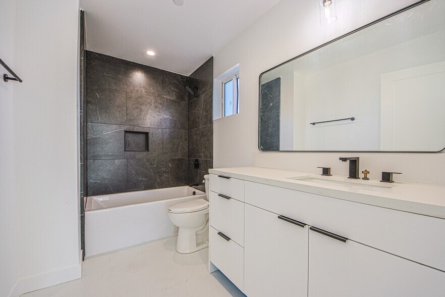 More Photos Of 5709 Auckland Ave, North Hollywood Apartments For Sale