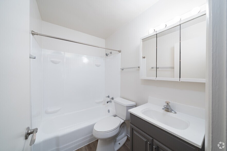 More Photos Of 211 N Lincolnway, North Aurora Apartments For Sale