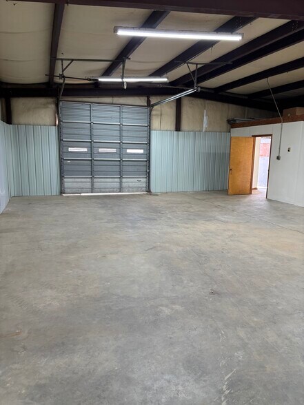More Photos Of 637 Besstown Rd, Bessemer City Warehouse For Lease