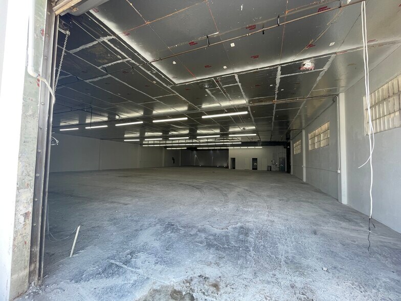 More Photos Of 7442 Varna Ave, North Hollywood Warehouse For Lease