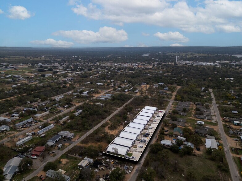 More Photos Of 870 Waco st, Kingsland Multifamily For Sale