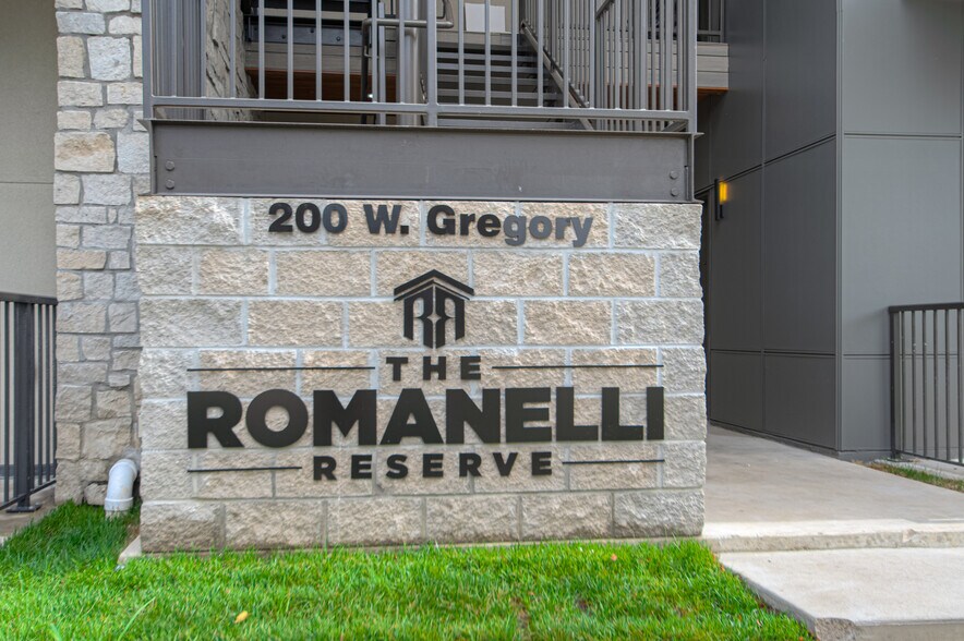 More Photos Of 200 W Gregory Blvd, Kansas City Apartments For Sale