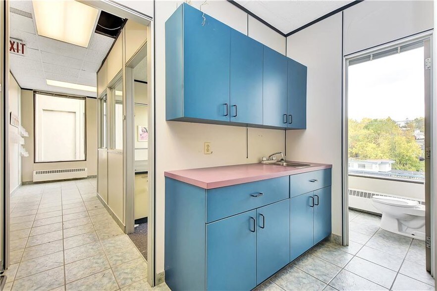 More Photos Of 2555 St Joseph Blvd, Ottawa Medical For Lease