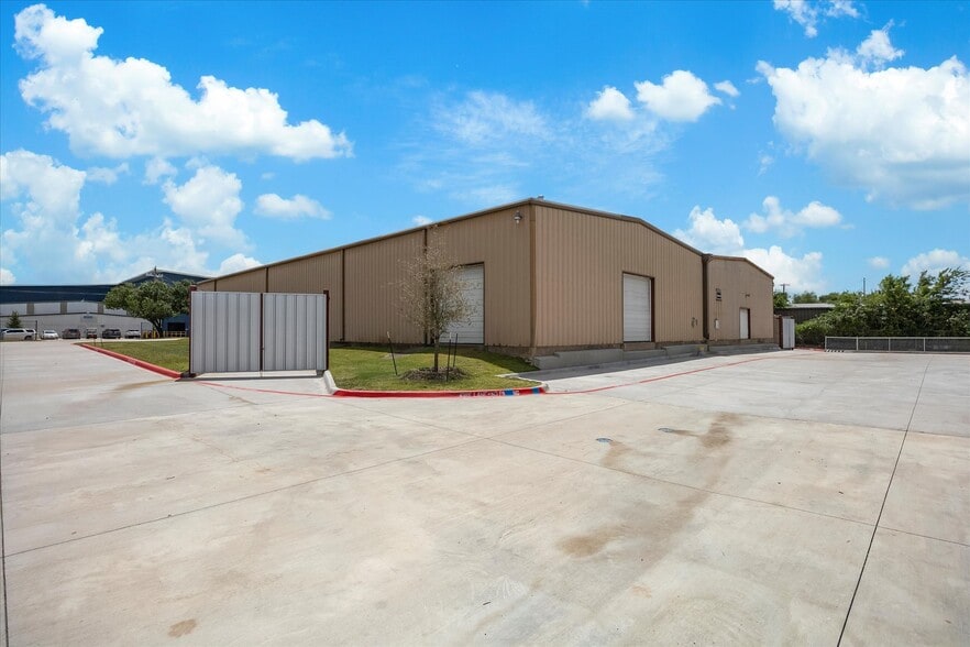 More Photos Of 1305 Industrial Dr, Royse City Warehouse For Lease