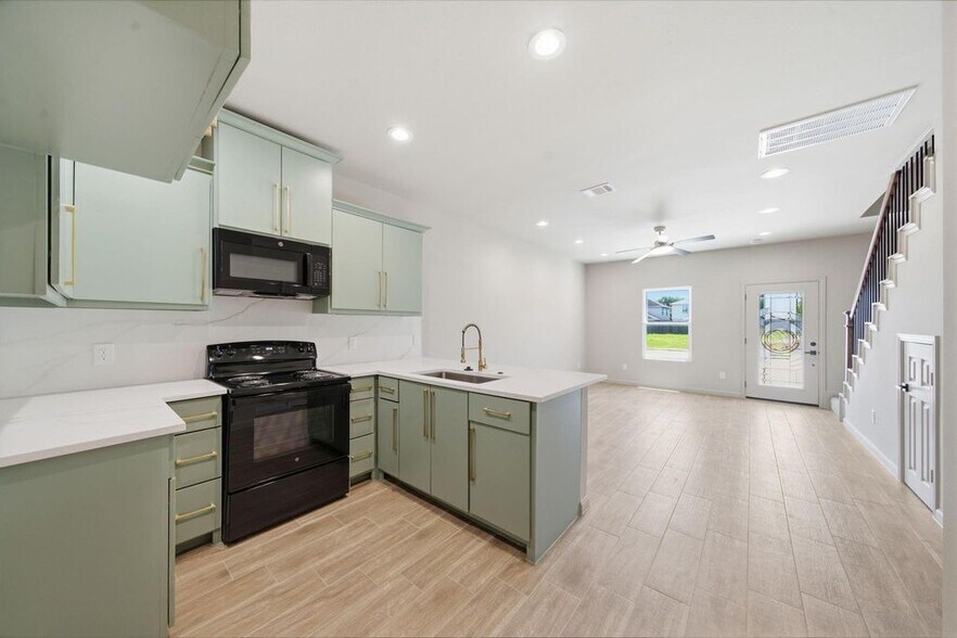More Photos Of 10214 Carmencita Way, Houston Apartments For Sale