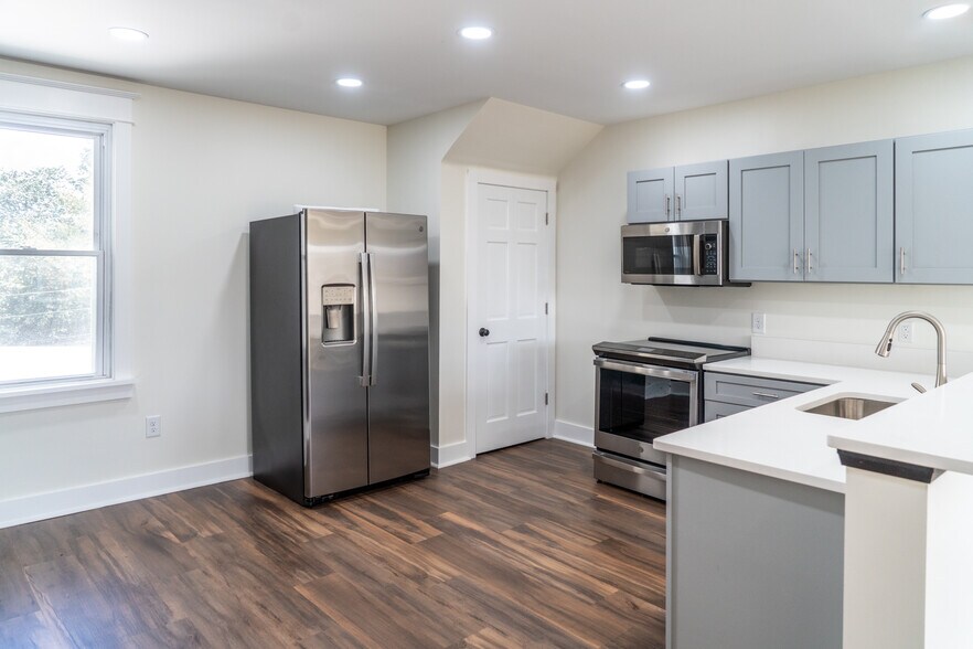 More Photos Of 2860 Perrysville Ave, Pittsburgh Funeral Home For Sale