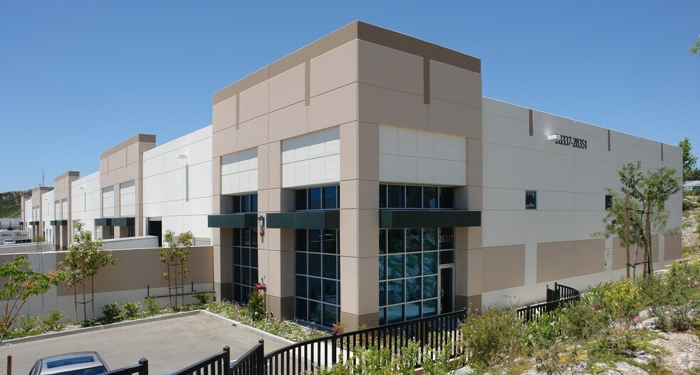 More Photos Of 28337-28351 Constellation Rd, Santa Clarita Distribution For Lease