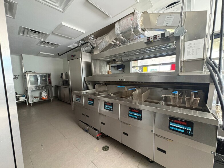 More Photos Of 327 Atherley Rd, Orillia Fast Food For Sale