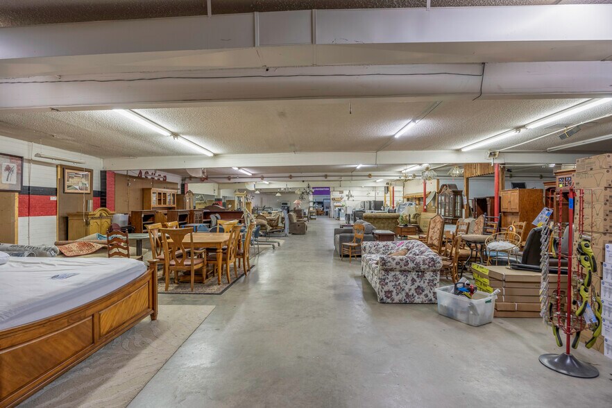 More Photos Of 655 W Cottonwood Ln, Casa Grande Showroom For Sale