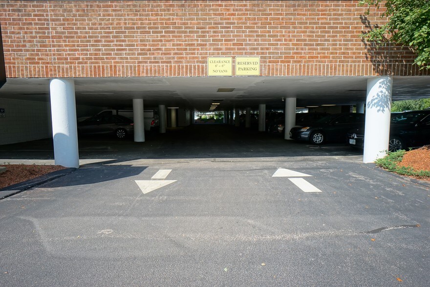 More Photos Of 6 Trafalgar Sq, Nashua Office For Lease