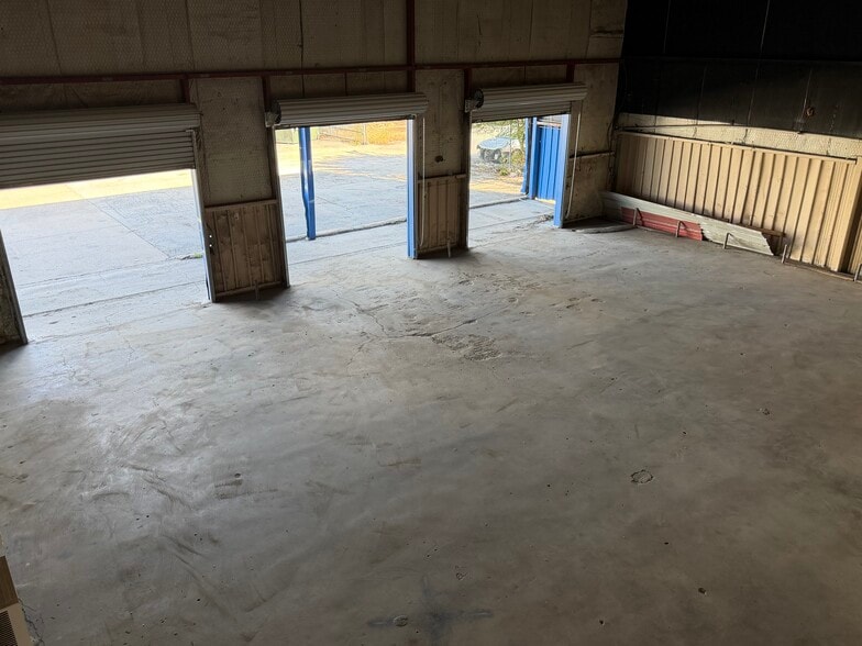 More Photos Of 4749 E Ben White Blvd, Austin Distribution For Lease
