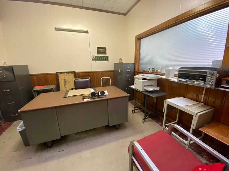 More Photos Of 128 Elm St, Yonkers Storefront For Lease