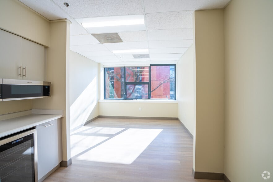 More Photos Of 810 Memorial Dr, Cambridge Office For Lease